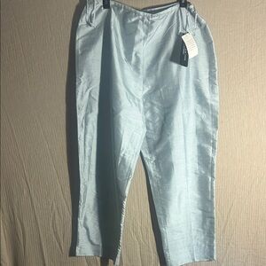 Jones New York Women's Shiny Light Gray Cropped Pants